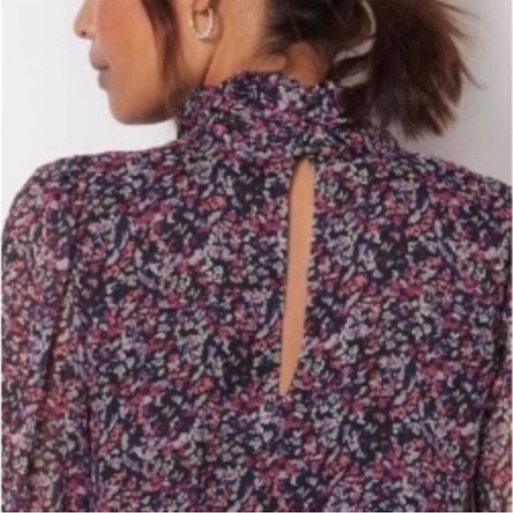 EVEREVE Scarlett Gathered Mock Neck Floral Keyhole Back Blouse Top Sz S - Picture 2 of 13